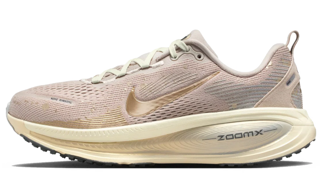 Nike Vomero 18 SE – Cream / Metallic Gold Grain / Coconut Milk